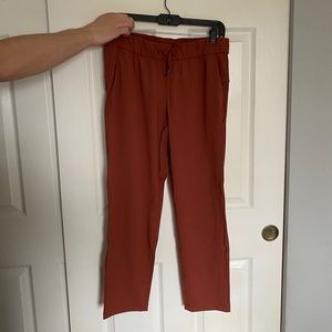 EUC Lululemon On The Fly Pant 8